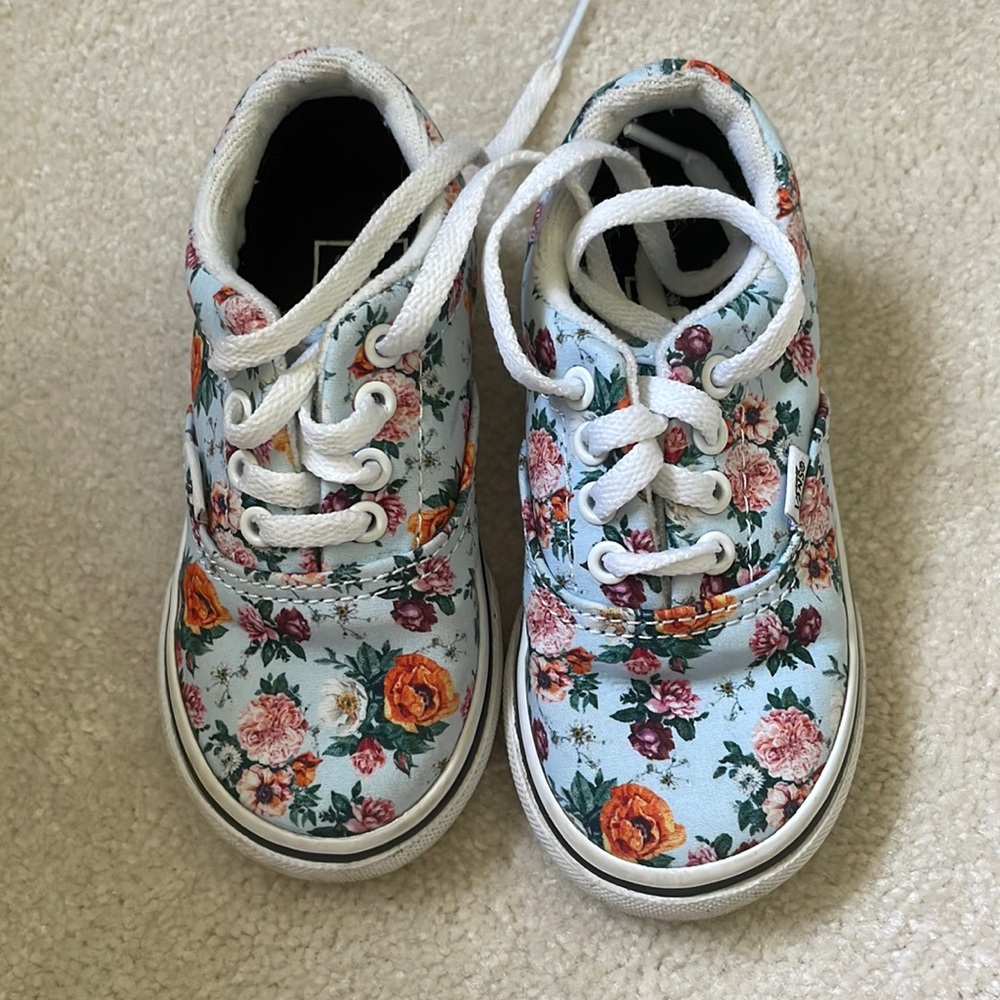 Side 5.5 Toddler vans - worn 1-2x